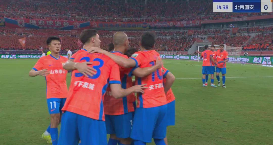 疯狂6-0创纪录!泰山队暴揍国安,瓦科无敌大四喜挑射戏侯森